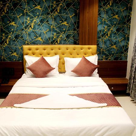 Hotel India Gate Narhe, Pune Exteriör bild