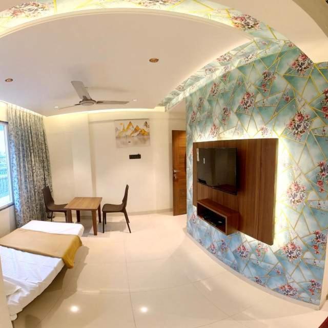 Hotel India Gate Narhe, Pune Exteriör bild