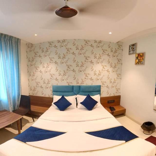Hotel India Gate Narhe, Pune Exteriör bild