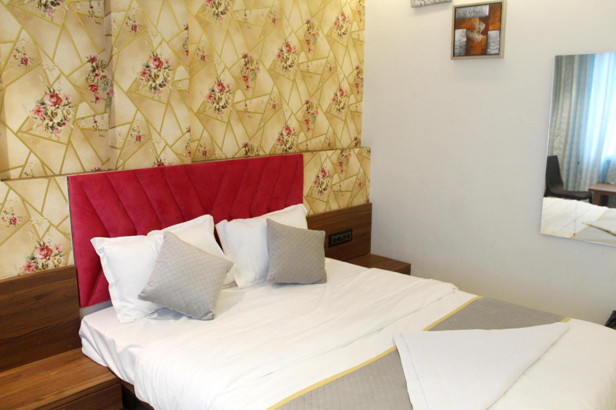 Hotel India Gate Narhe, Pune Exteriör bild