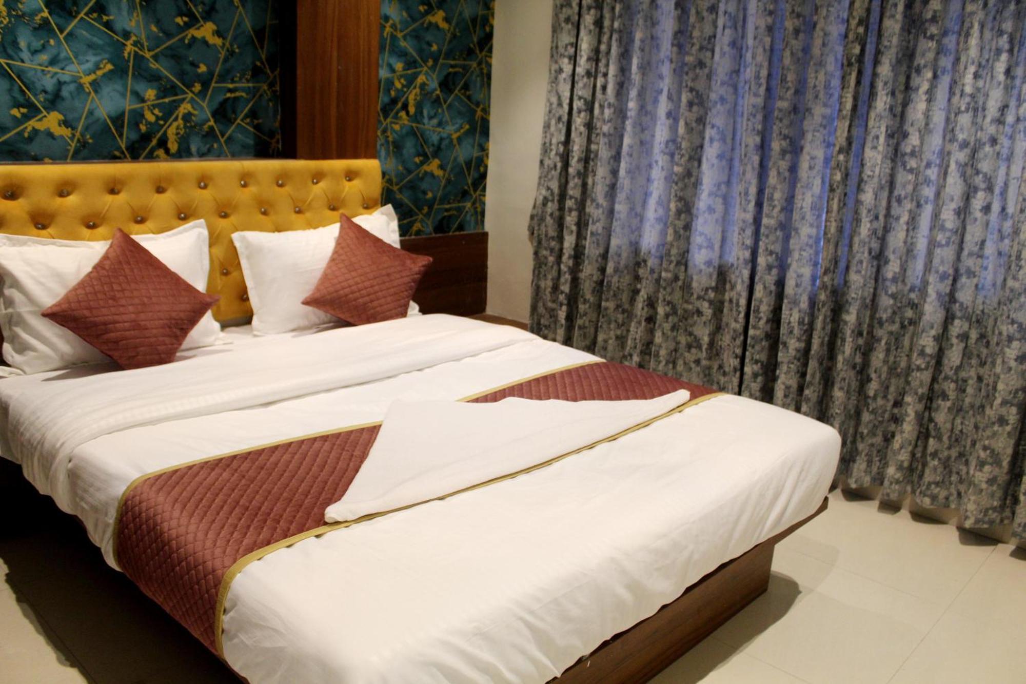 Hotel India Gate Narhe, Pune Exteriör bild