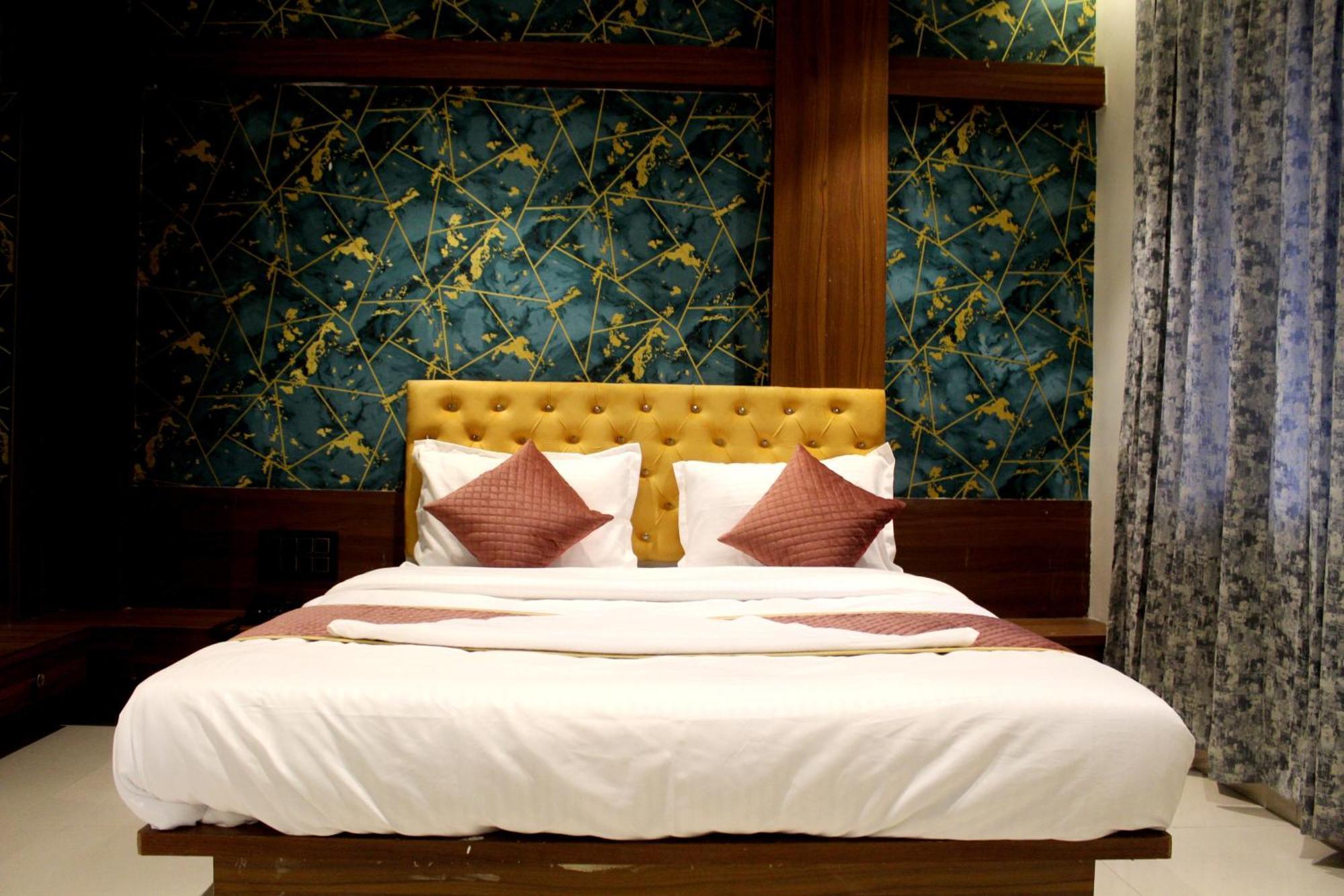 Hotel India Gate Narhe, Pune Exteriör bild