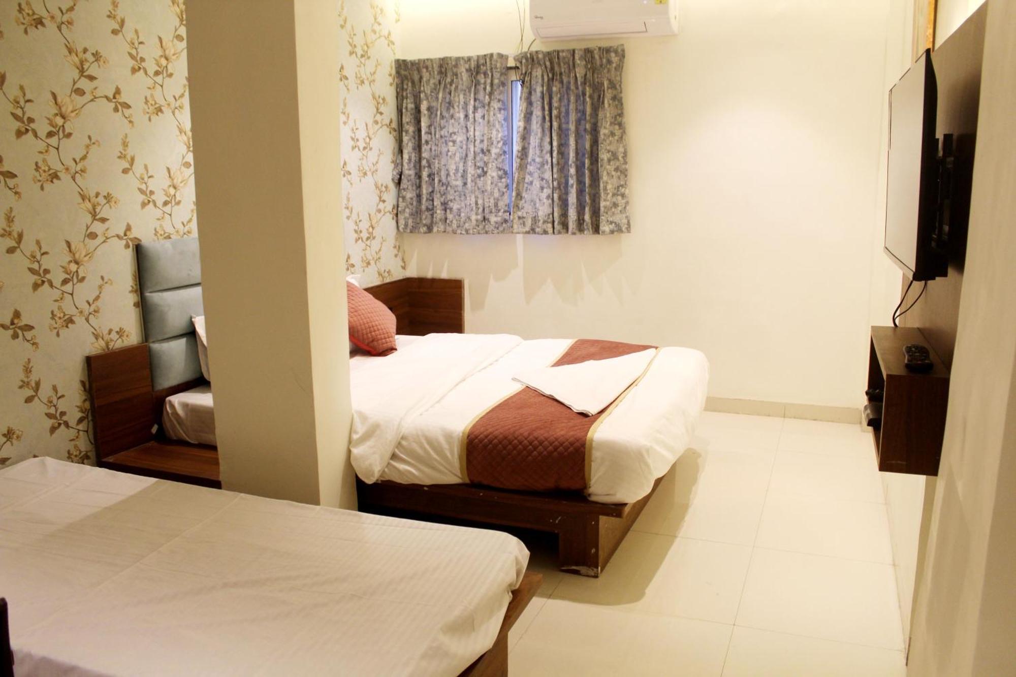 Hotel India Gate Narhe, Pune Exteriör bild