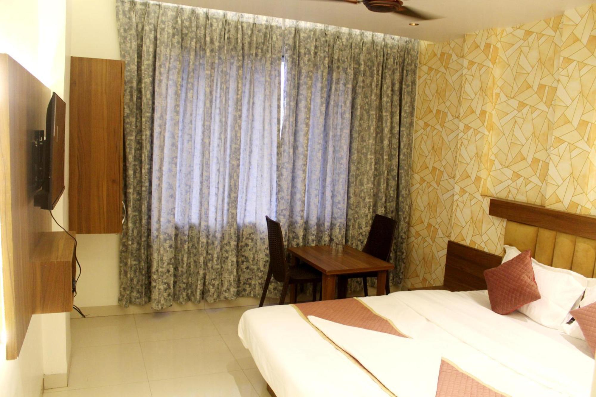 Hotel India Gate Narhe, Pune Exteriör bild