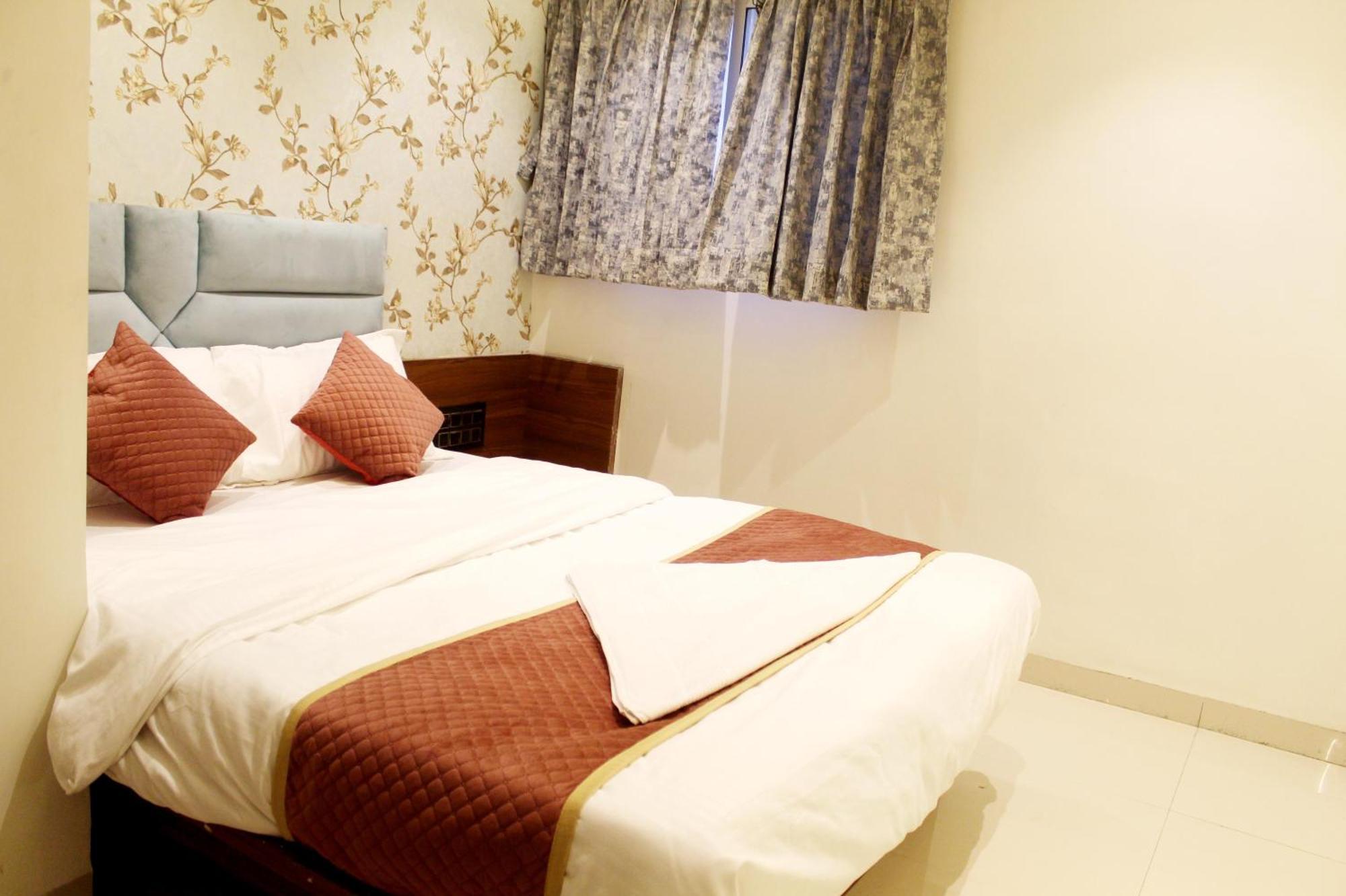 Hotel India Gate Narhe, Pune Exteriör bild
