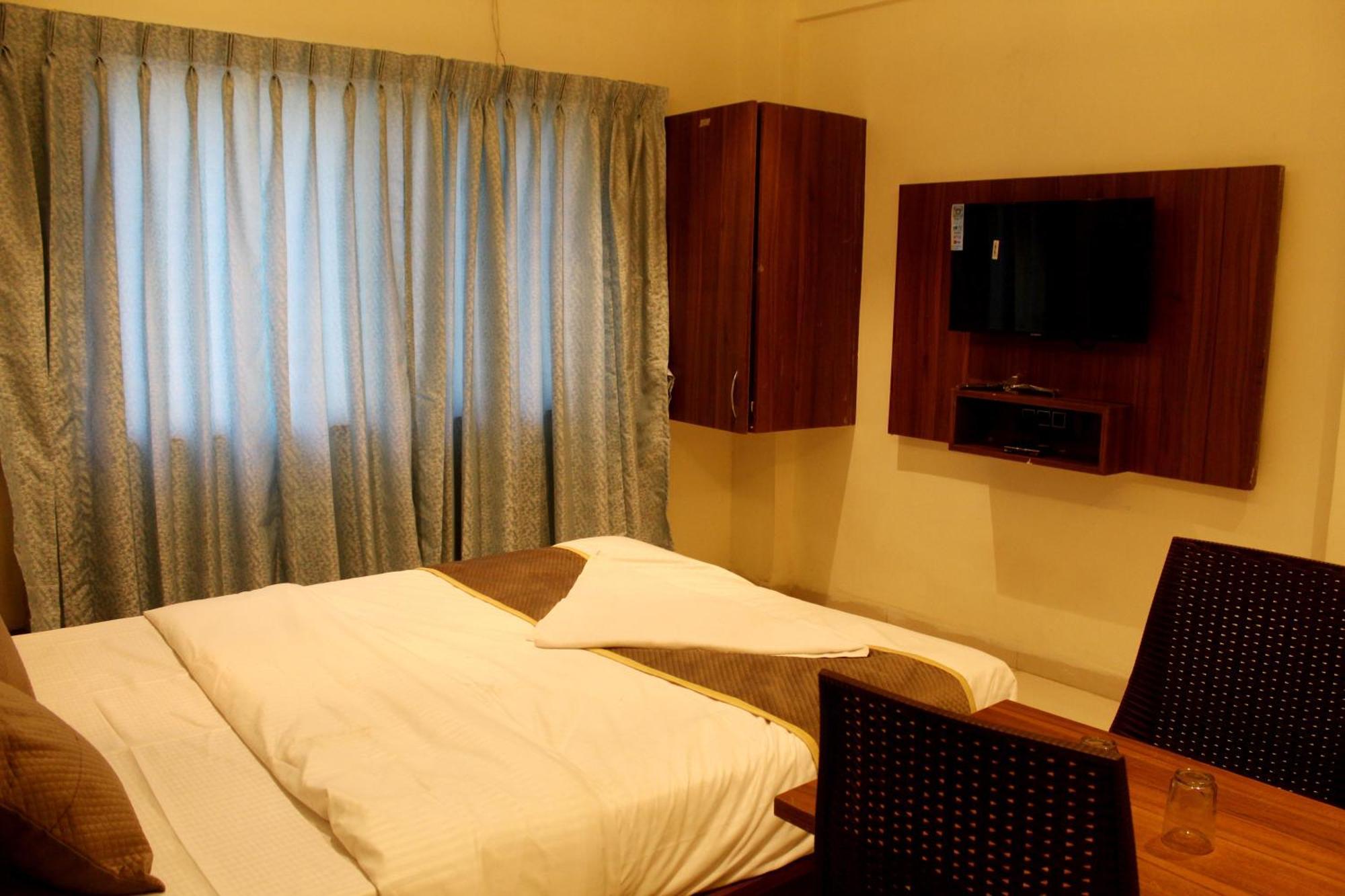 Hotel India Gate Narhe, Pune Exteriör bild