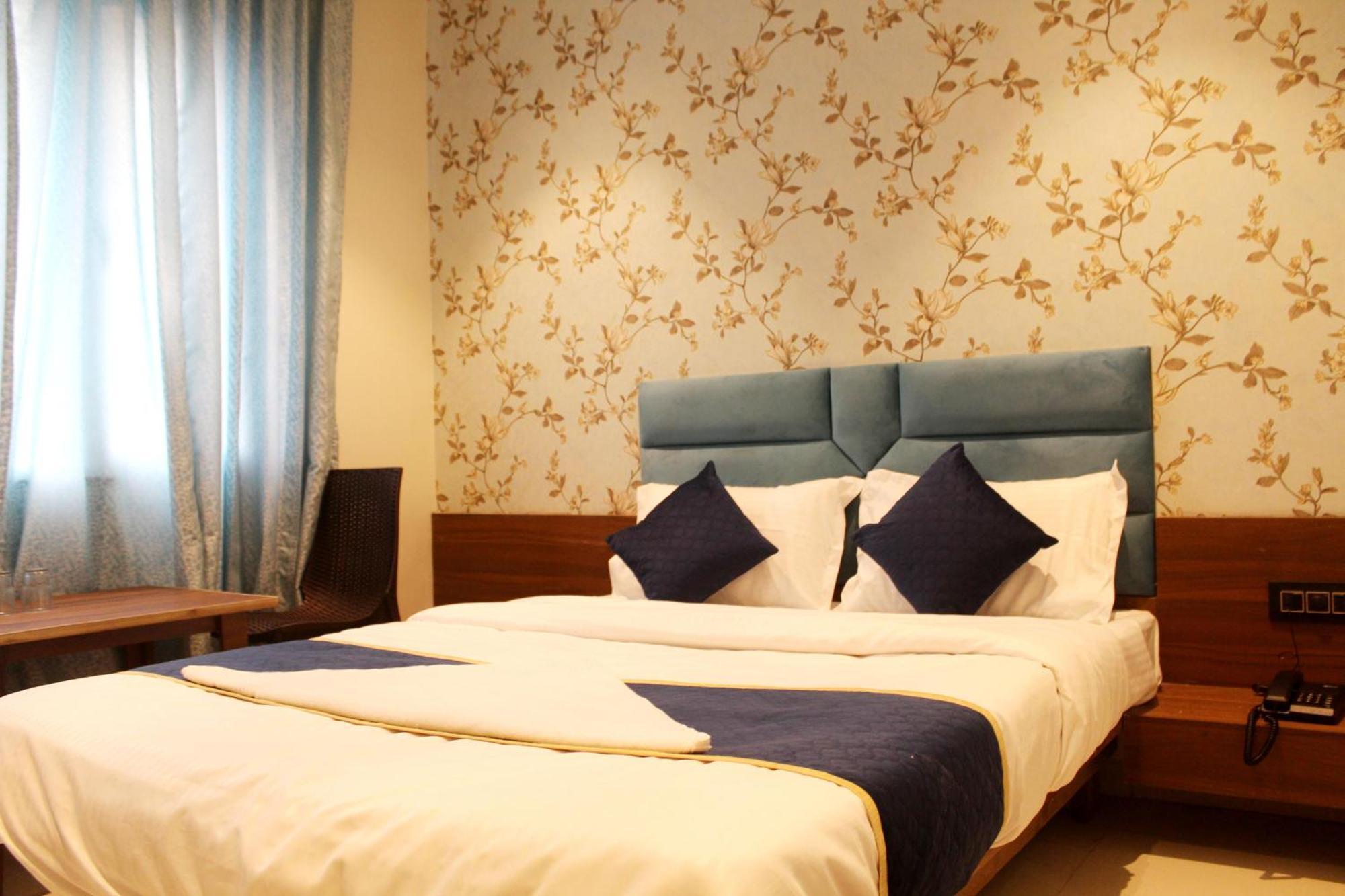 Hotel India Gate Narhe, Pune Exteriör bild