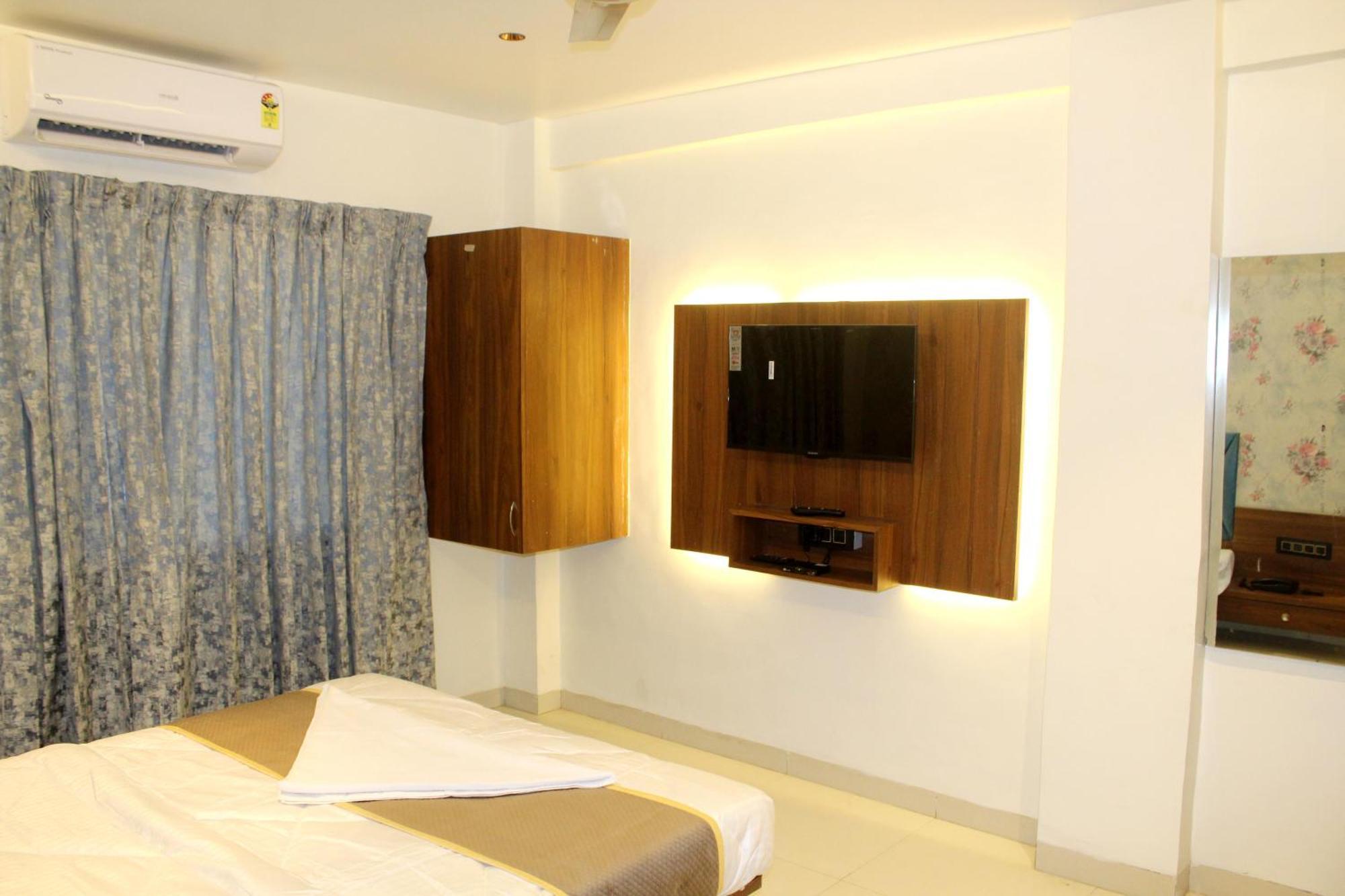Hotel India Gate Narhe, Pune Exteriör bild